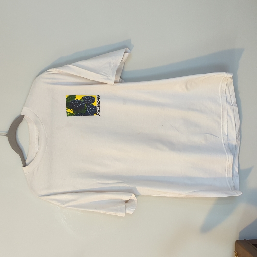 Pleasures T-shirt